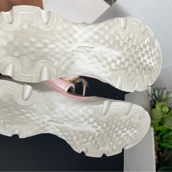 Skechers White Textured Athletic Shoes - Picture 4 of 5